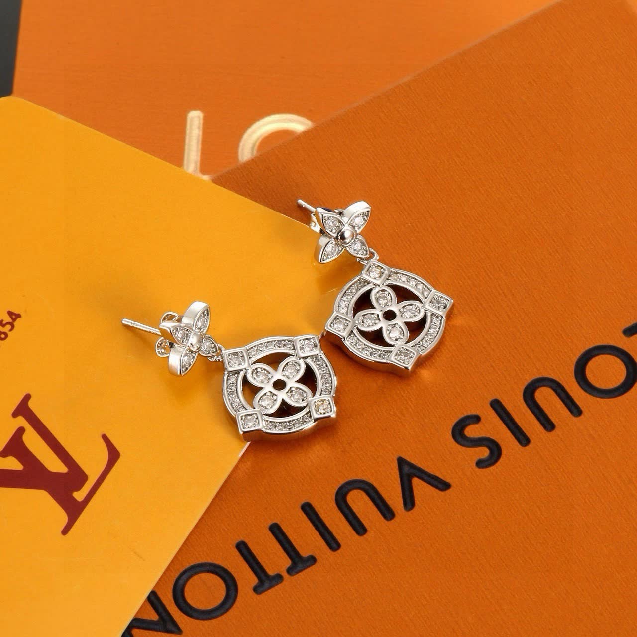Louis Vuitton Elegant Diamond Earrings